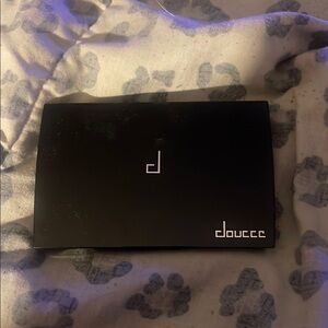 Doucce Elegant Black Makeup Palette